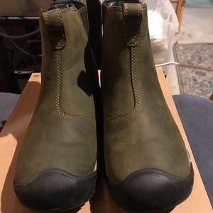 Keen Women’s Greta Waterproof Chelsea #1025527 Size 8 color Olive/Timberwolf NIB